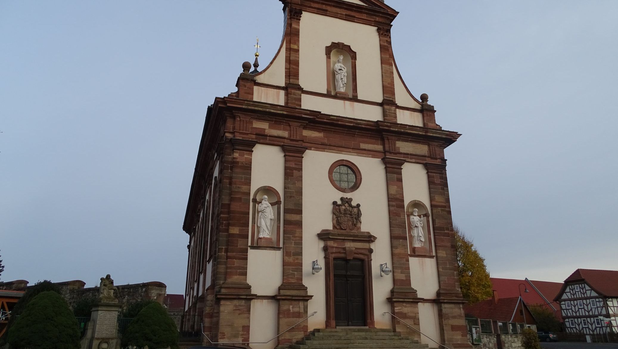 Aussenansicht der Kirche in Schleid